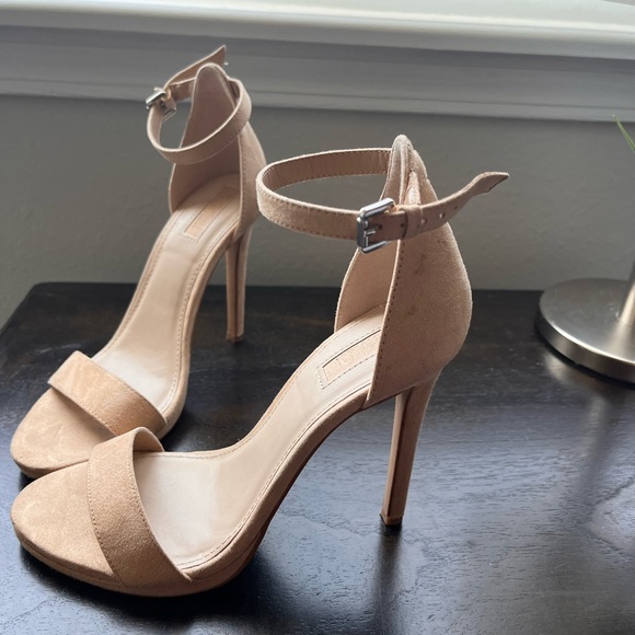 Tan Suede Heels size 8 - Picture 5 of 7